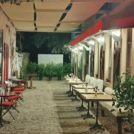 Al'çatı Flaneur Çeşme